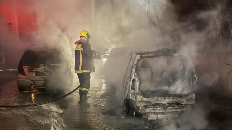 Πυρκαγιά σε τρία οχήματα στην Αρτέμιδα