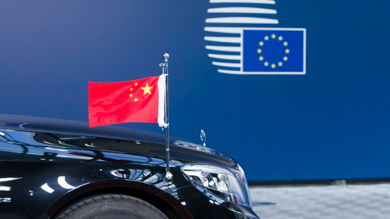 E.E. και Κίνα σκέφτονται να αντικαταστήσουν τους δασμούς στα EV, με καθορισμό ελάχιστης τιμής