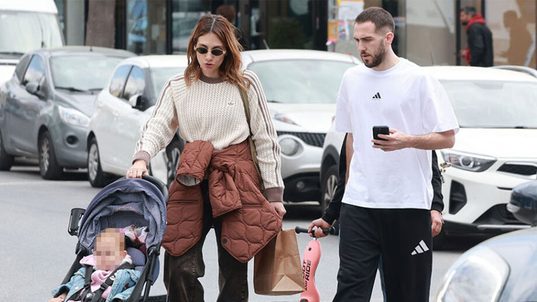 Κώστας Φορτούνης: Πάσχα στην Αθήνα – Η βόλτα στη Γλυφάδα με την οικογένειά του