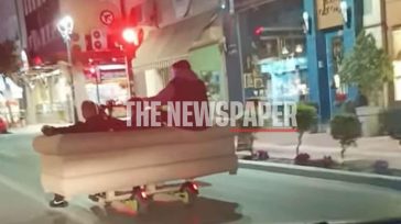 Βόλος: Νεαροί έβαλαν καναπέ πάνω σε πατίνια και έκαναν «βόλτα» στους δρόμους