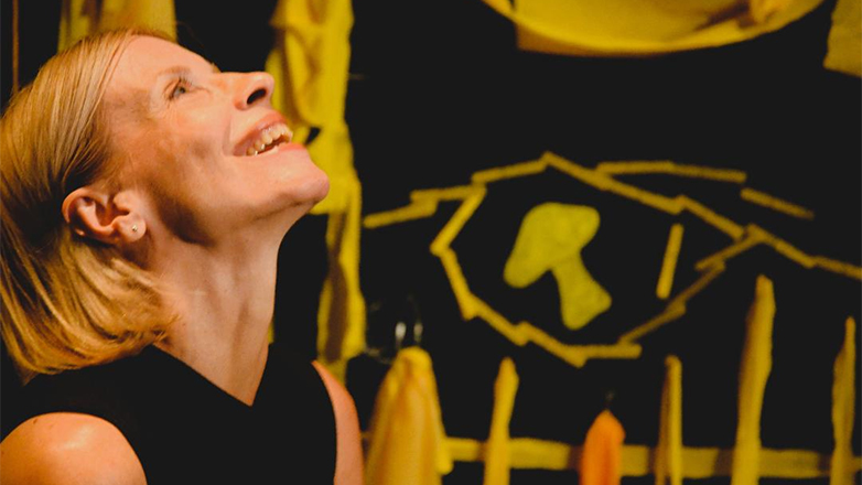 «Η κίτρινη ταπετσαρία» της Σάρλοτ Πέρκινς Γκίλμαν με τη Μαρία Μαλταμπέ στο Θέατρο Αλκμήνη