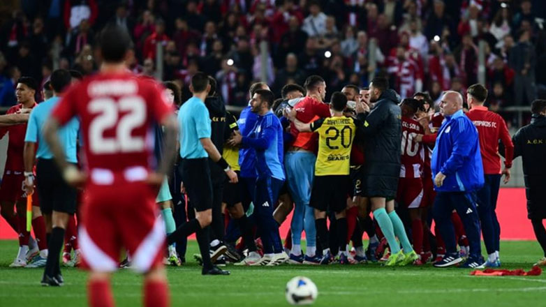 ΑΕΚ: «Έλληνας παίκτης του Ολυμπιακού είπε στον 4ο διαιτητή “θα τον γ…ω τον π…η τον Λαμέλα»