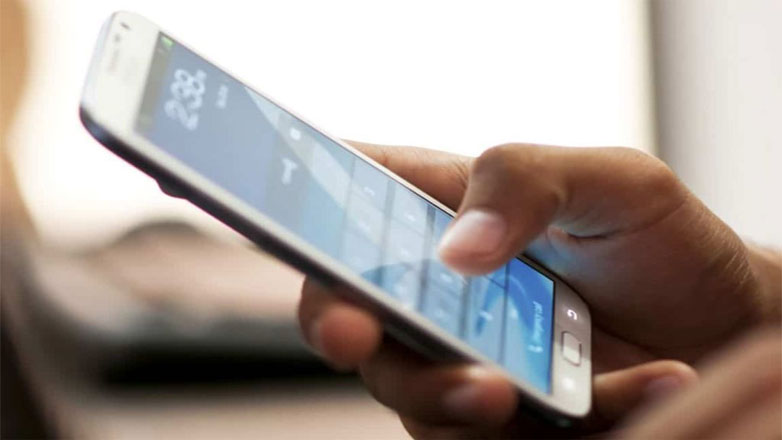 Με καρτοκινητά οι υπάλληλοι της Κομισιόν που ταξιδεύουν στις ΗΠΑ υπό τον φόβο της κατασκοπείας