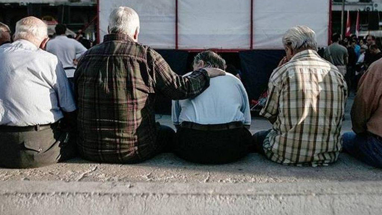 Οι «τεχνικές δυσκολίες» αφήνουν τους συνταξιούχους με άδειο πορτοφόλι το Πάσχα