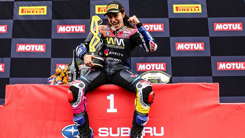 Η Beatriz Neila γιορτάζει την πρώτη της νίκη στο WorldWCR στο Assen!