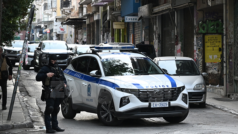 Επιχείρηση της ΕΛ.ΑΣ σε υπό κατάληψη κτήριο στα Εξάρχεια