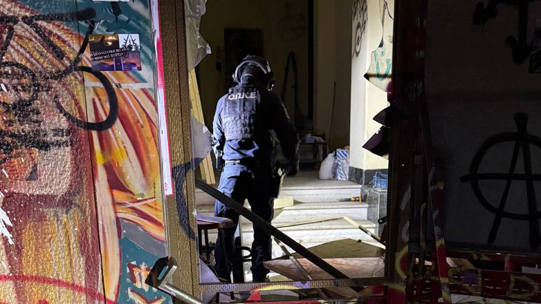 Τι βρήκε η αστυνομία στην κατάληψη που εκκενώθηκε στα Εξάρχεια