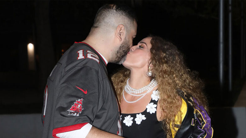 Κατερίνα Στικούδη: Το τρυφερό φιλί της στον σύζυγό της, Βαγγέλη Σερίφη σε βραδινή τους έξοδο