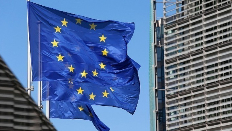 Κολοσσοί του φαρμακευτικού κλάδου προειδοποιούν τις Βρυξέλλες εν μέσω εμπορικών εντάσεων