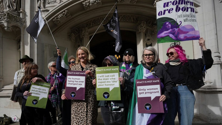 Το Ανώτατο Δικαστήριο της Βρετανίας έκρινε ότι ο όρος «γυναίκα» αναφέρεται σε βιολογικό φύλο  