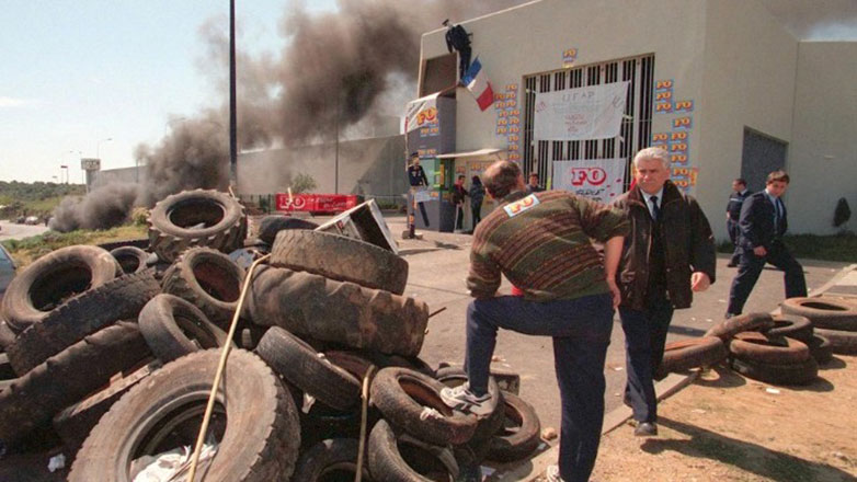 Γαλλία: Νέες επιθέσεις με στόχο φυλακές
