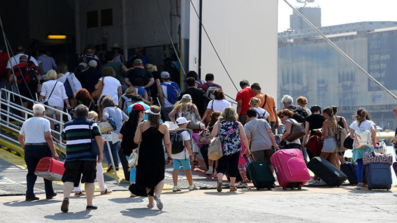 «Τρικυμία» στο Αιγαίο με τα έκτακτα δρομολόγια των πλοίων