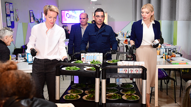 Ο Γιώργος Σταμάτης στις Δομές Αστέγων του Ομίλου για την UNESCO Πειραιώς και Νήσων