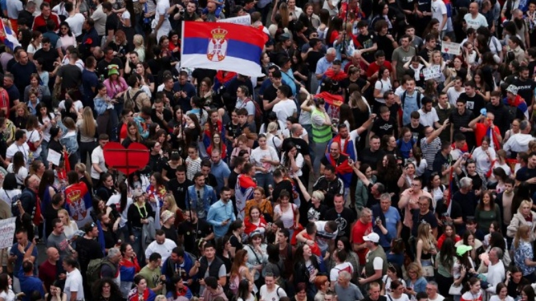 Διέκοψε το πρόγραμμά της η σερβική κρατική τηλεόραση