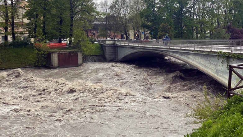 Καταρρακτώδεις βροχές στην Ιταλία – Σε «κόκκινο» συναγερμό το Πιεμόντε