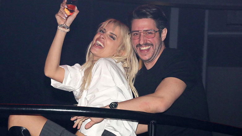 Κατερίνα Λιόλιου: Σπάνια εμφάνιση με τον σύντροφό της, Χάρη Παπατζανή στα μπουζούκια