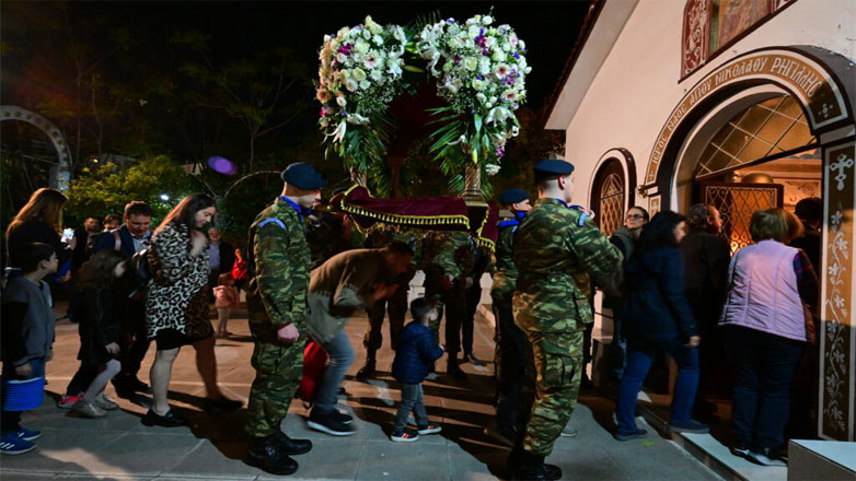 Σε κατανυκτική ατμόσφαιρα η περιφορά των Επιταφίων