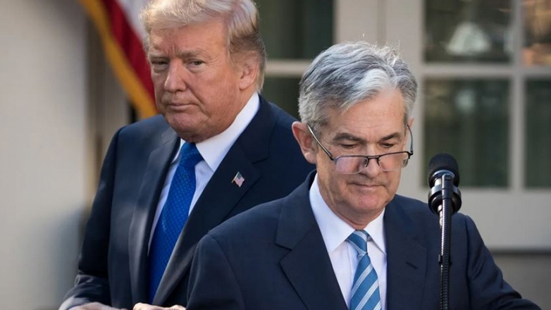 Ο Τραμπ εξετάζει το ενδεχόμενο αποπομπής του προέδρου της Ομοσπονδιακής Τράπεζας των ΗΠΑ