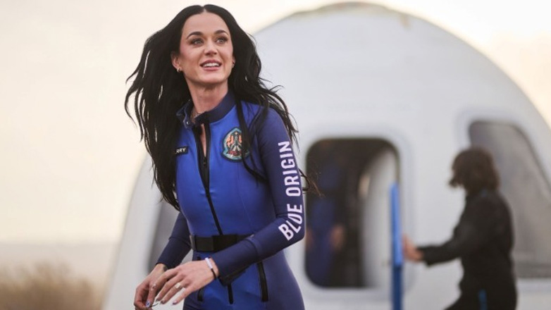 Η Κέιτι Πέρι αποκάλυψε ότι θα γράψει τραγούδι για το ταξίδι της στο διάστημα