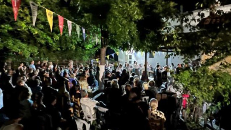 Άνδρας ούρησε μπροστά σε πιστούς σε προαύλιο Ιερού Ναού