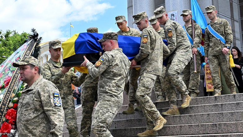 Άλλες 909 σορούς στρατιωτών παρέλαβε η Ουκρανία