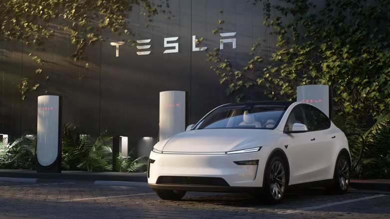 Η Tesla κατηγορείται ότι «πειράζει» τα χιλιόμετρα στα μοντέλα, για να τα βγάζει εκτός εγγύησης