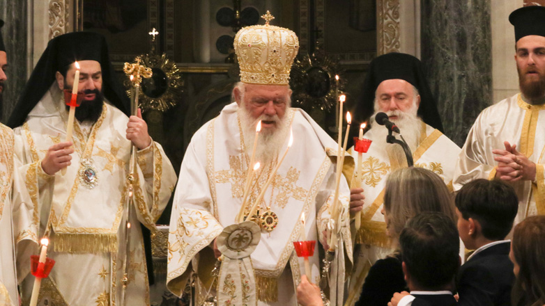 Με μεγαλοπρέπεια η Ακολουθία της Αναστάσεως στη Μητρόπολη Αθηνών