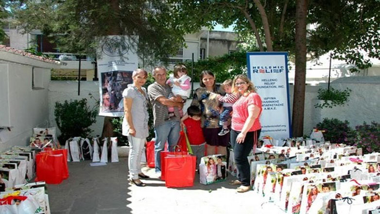 Πασχαλινή δωρεά τροφίμων σε άπορες οικογένειες της Ελλάδας από την ομογένεια στις ΗΠΑ