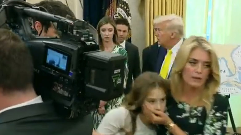 Διακόπηκε απότομα η συνέντευξη Τύπου του Ντόναλντ Τραμπ μετά από λιποθυμία ανήλικου κοριτσιού