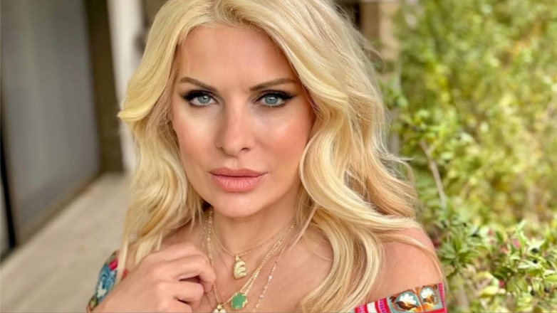 Ελένη Μενεγάκη: Ποζάρει αγκαλιά με τον Μάκη Παντζόπουλο σε παραλία στις εξωτικές διακοπές τους στις Μαλδίβες