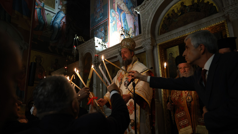 Με κατάνυξη και λαμπρότητα η Ακολουθία της Αναστάσεως στη Θεσσαλονίκη