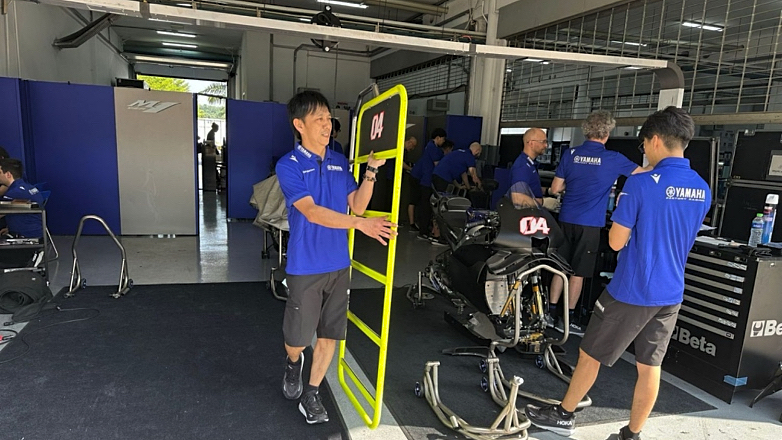 Η Yamaha τα δίνει όλα και δοκίμασε δύο V4, 1000 και 850 κ.εκ., στην Βαλένθια