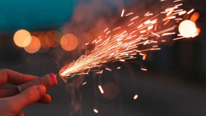 Ο «πόλεμος» των βεγγαλικών και τα θύματά του