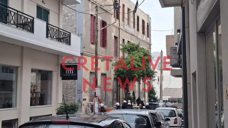 Ηράκλειο: Εκκένωση της κατάληψης του «Ευαγγελισμού»