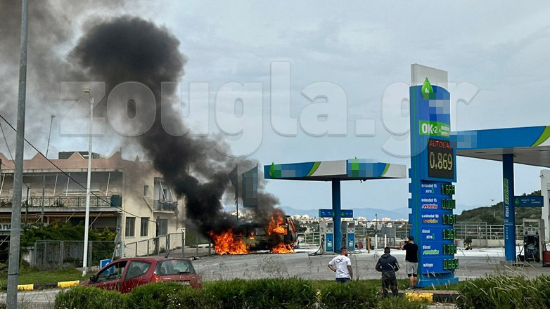 Ραφήνα: Αυτοκίνητο τυλίχθηκε στις φλόγες σε πρατήριο καυσίμων