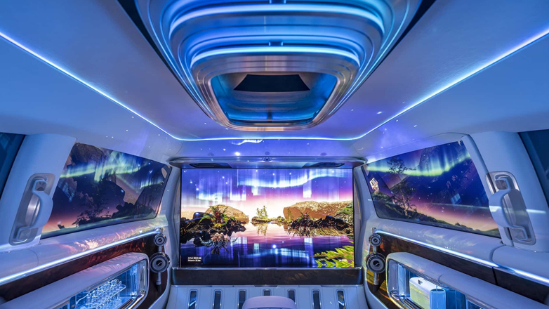 Το van της Mercedes που κάνει τις λιμουζίνες να… ντρέπονται – Με 65άρα τηλεόραση και 42 ηχεία