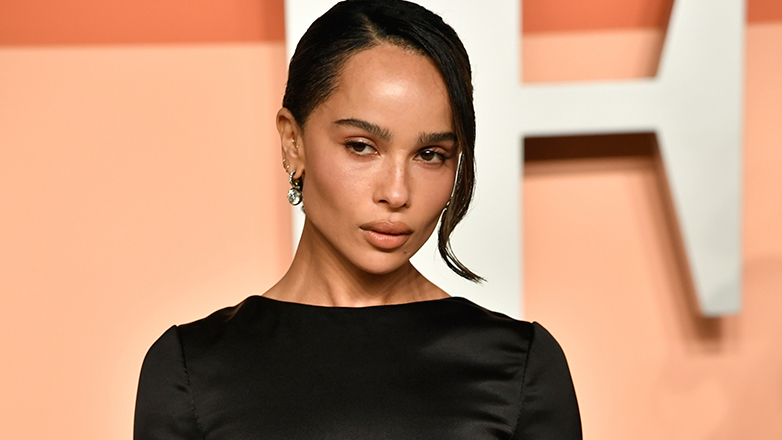 Η Ζόι Κράβιτζ σε συζητήσεις για τη σκηνοθεσία της νέας ταινίας «How to Save a Marriage»