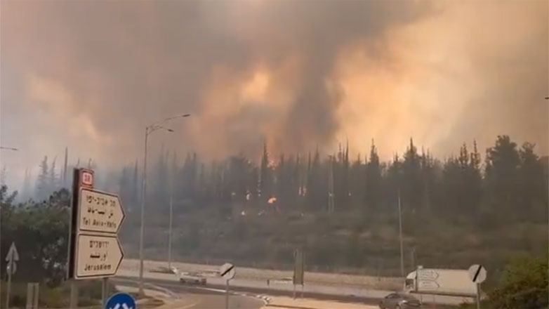 Τεράστιες πυρκαγιές κατακαίουν το κεντρικό Ισραήλ