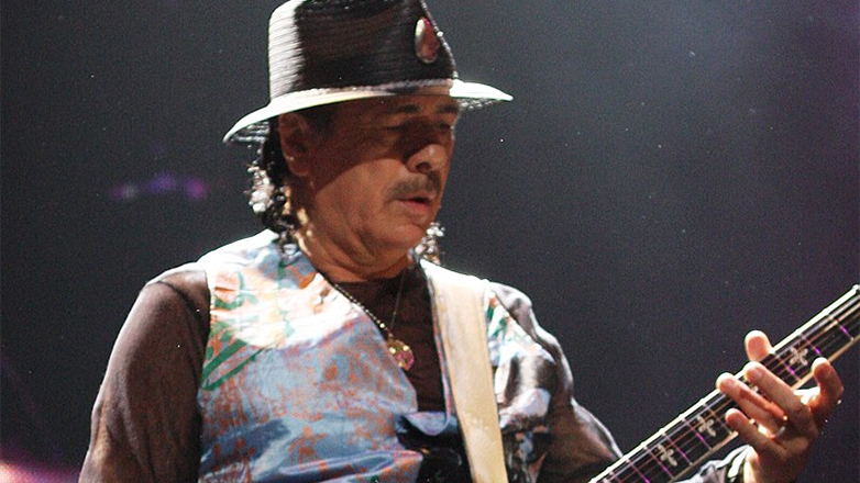 Στο νοσοκομείο ο Κάρλος Σαντάνα – Ακυρώθηκε συναυλία του