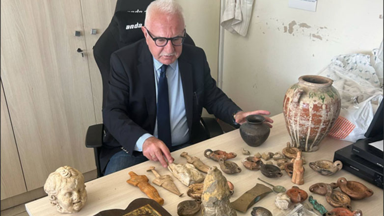 Ο Γιώργος Τσούκαλης συνεχίζει τα χτυπήματα στην αρχαιοκαπηλία