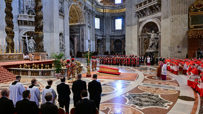 Στη Βασιλική του Αγίου Πέτρου το σκήνωμα του Πάπα