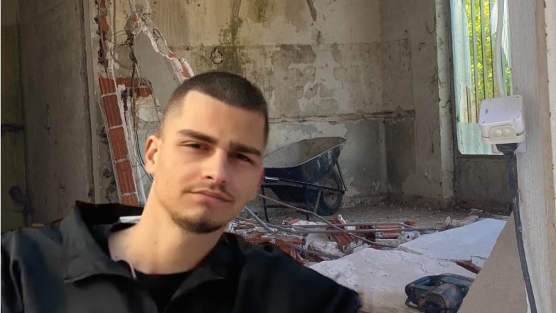 Αυτός είναι ο 19χρονος πυροσβέστης, που καταπλακώθηκε από τοίχο