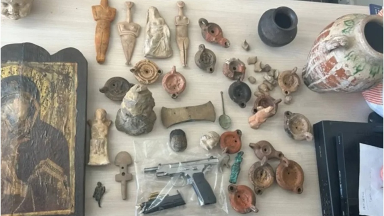 Διευθυντής δημόσιας υπηρεσίας σε κύκλωμα αρχαιοκαπήλων