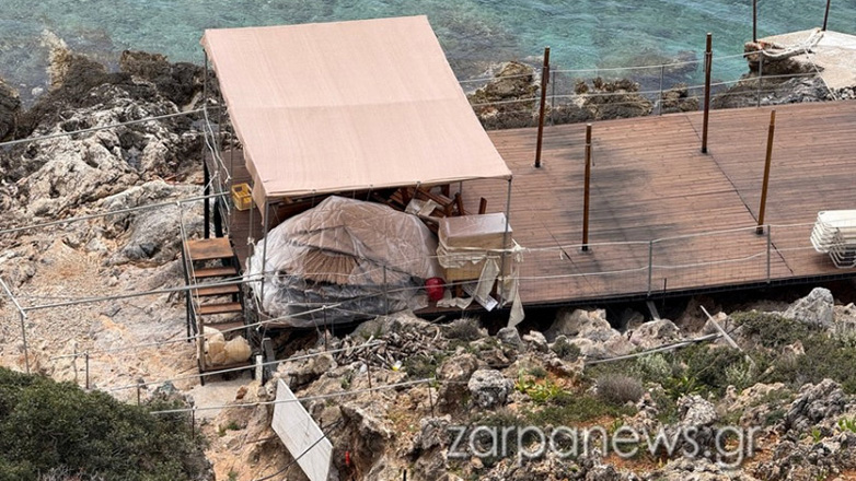 Χανιά: Έστησαν εξέδρα για beach bar σε περιοχή Natura