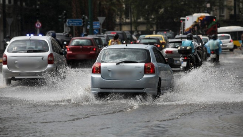 Δυνατή μπόρα στην Αττική