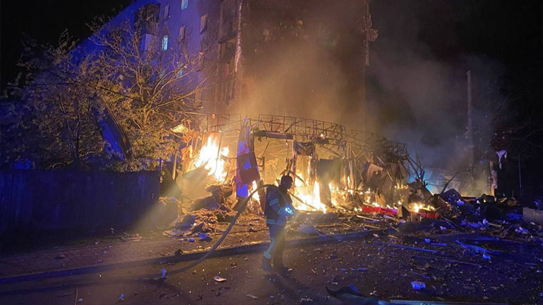 Εννέα νεκροί και 63 τραυματίες στο Κίεβο από ρωσική πυραυλική επίθεση