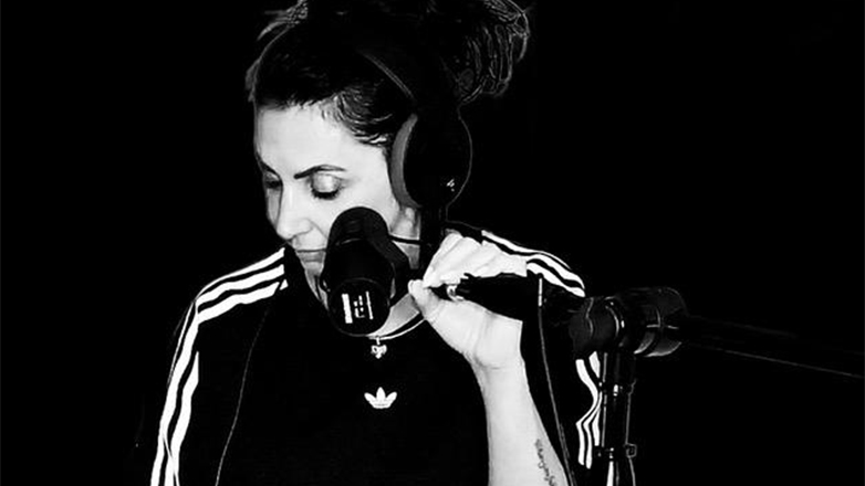 Evgenia: Μας παρουσιάζει live από το στούντιο ηχογράφησης «Τα Αγαπημένα» της τραγούδια