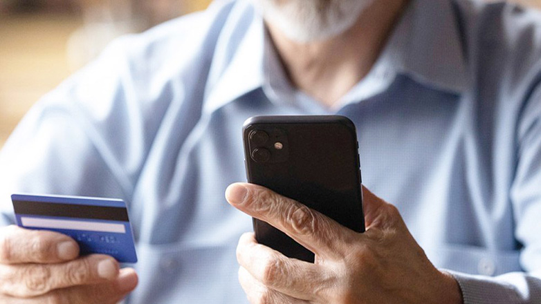 Παρίστανε τον λογιστή και υποσχόμενος επιστροφή φόρων αποσπούσε τραπεζικά στοιχεία