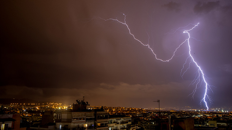 Πάνω από 20.000 κεραυνοί «έπεσαν» το Σάββατο στη χώρα