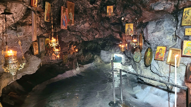 Δράμα: Εκεί που το βουνό συναντά την πίστη και το αγίασμα αναβλύζει μέσα σε μια σπηλιά